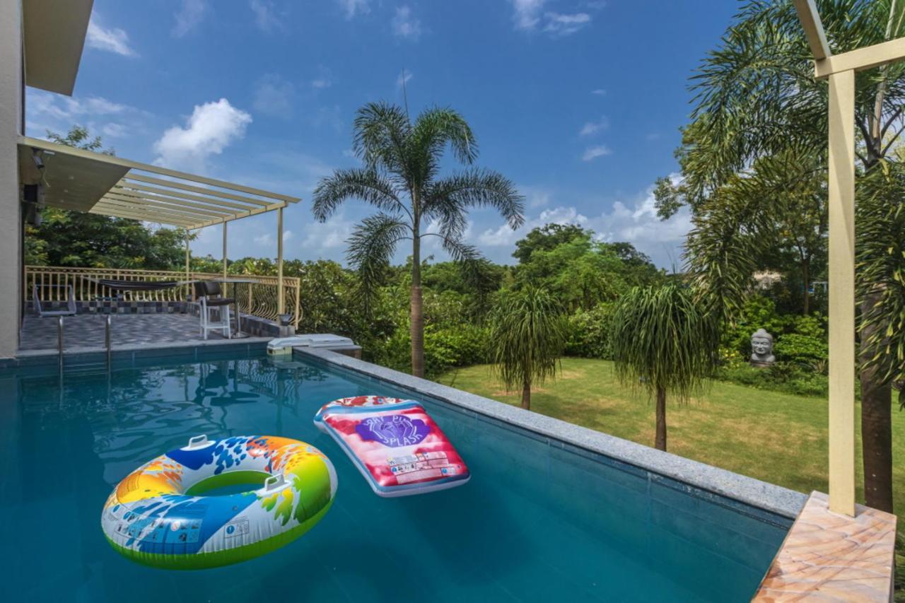 Saffronstays Aura, Alibaug - Luxury Pool Villa With A Game Room And Spacious Lawn Alībāg Exterior foto